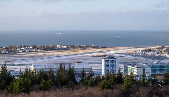 Ein flugbraut eftir á Reykjavíkurflugvelli