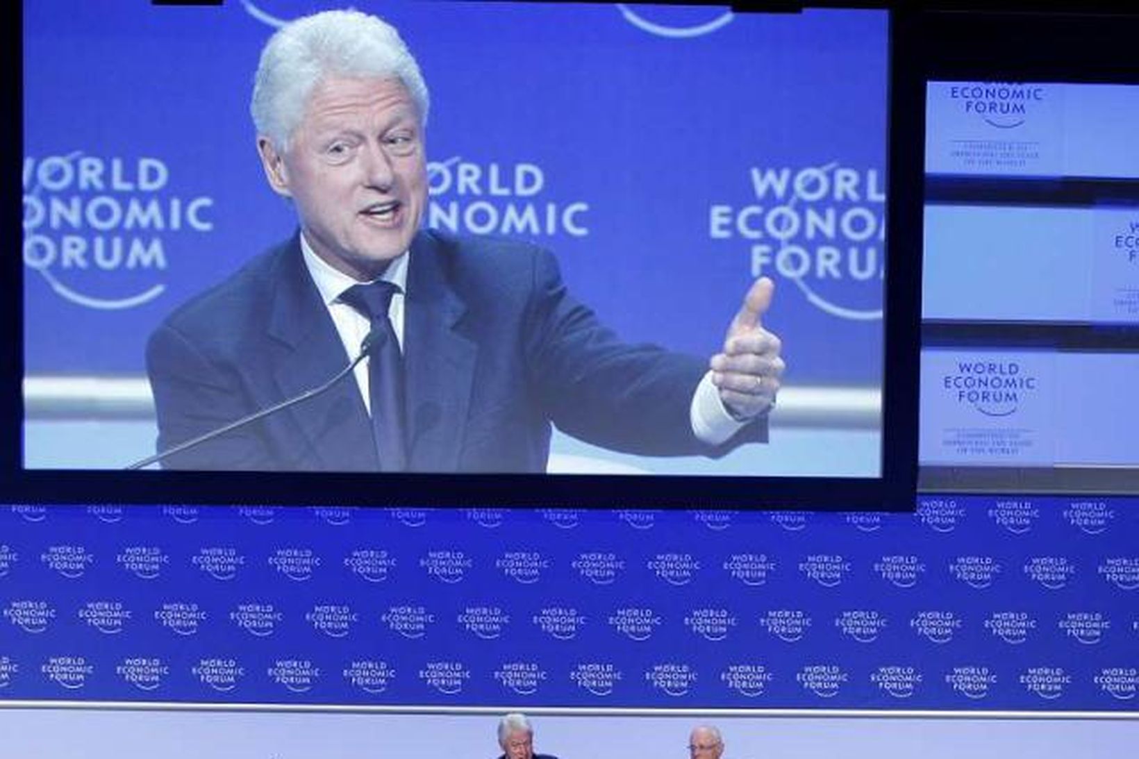 Bill Clinton er staddur í Davos í Sviss.