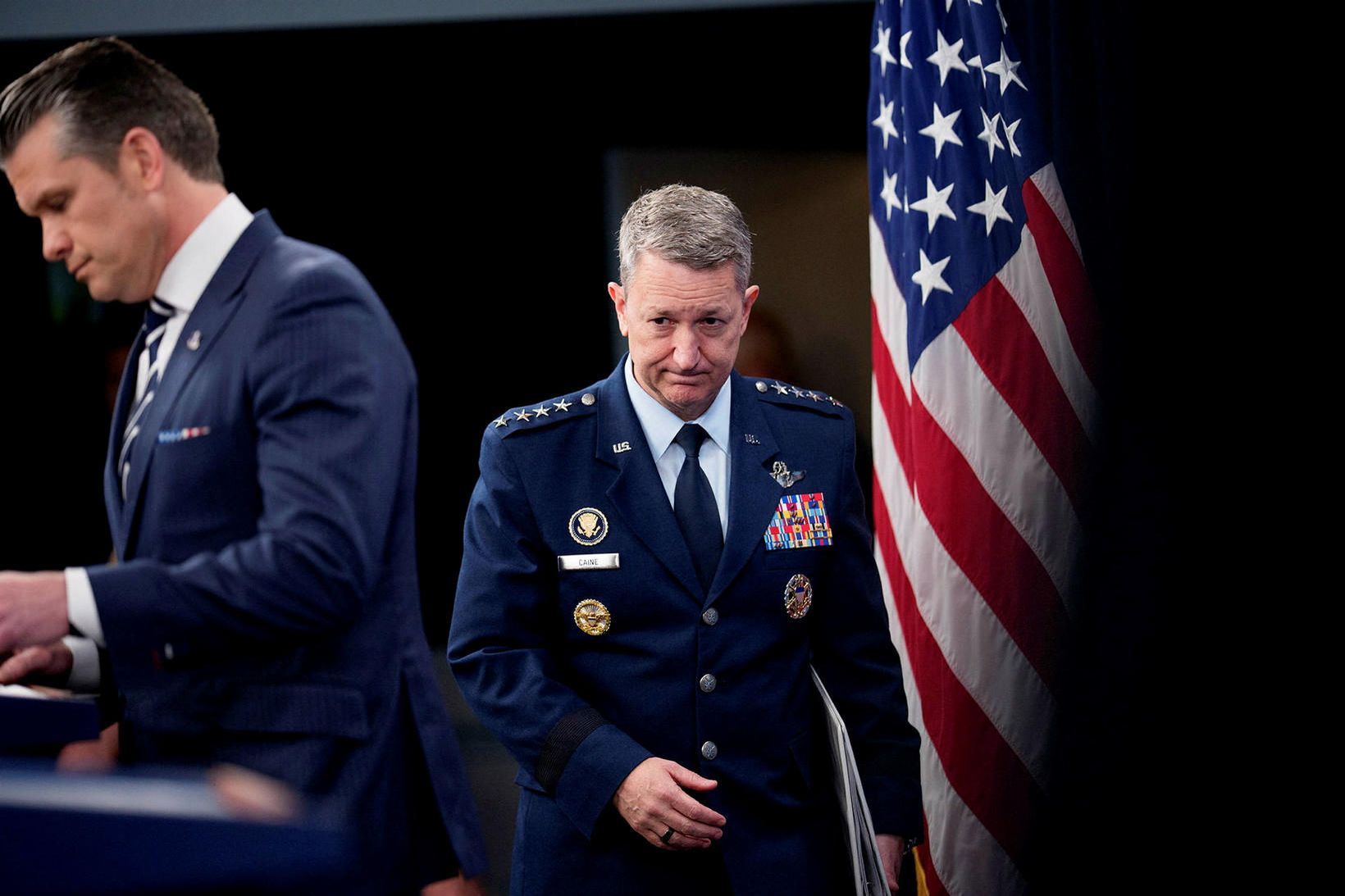 Hegseth og Caine fóru yfir árásina á blaðamannafundi.