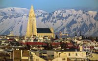 Hallgrímskirkja - Hengillinn í baksýn