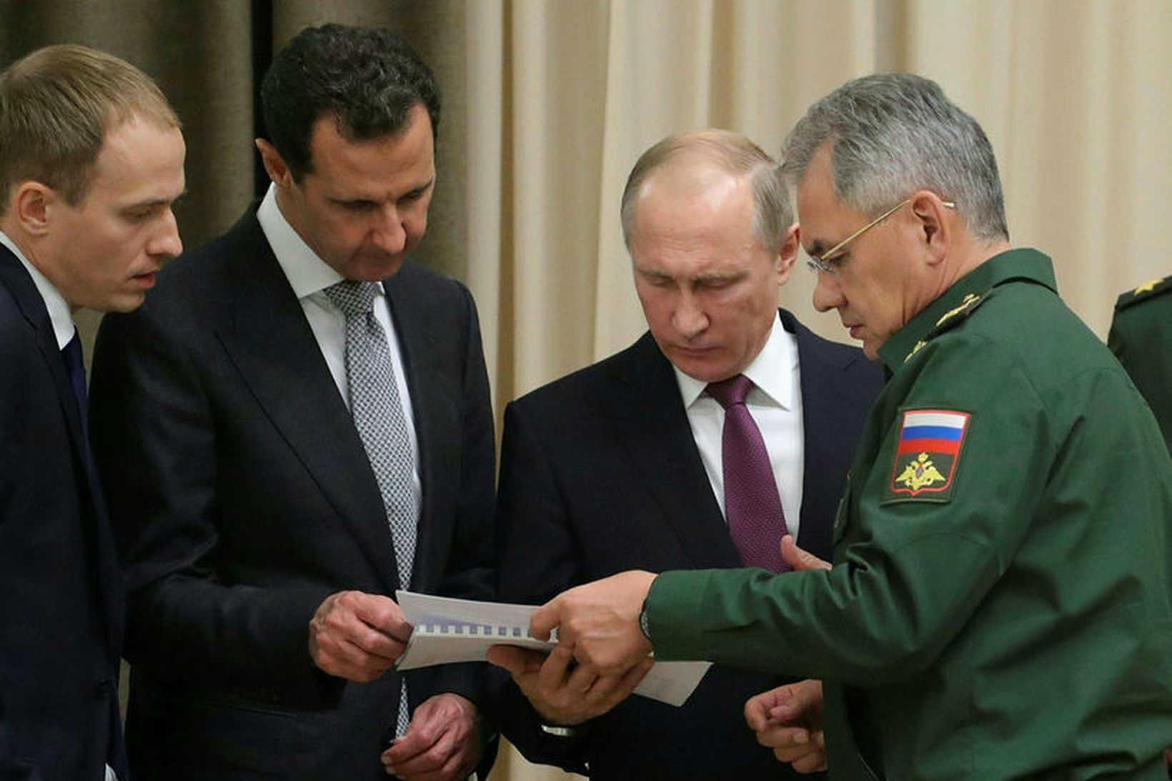 Bashar al-Assad (annar frá vinstri) og Vladimír Pútín á fundinum …