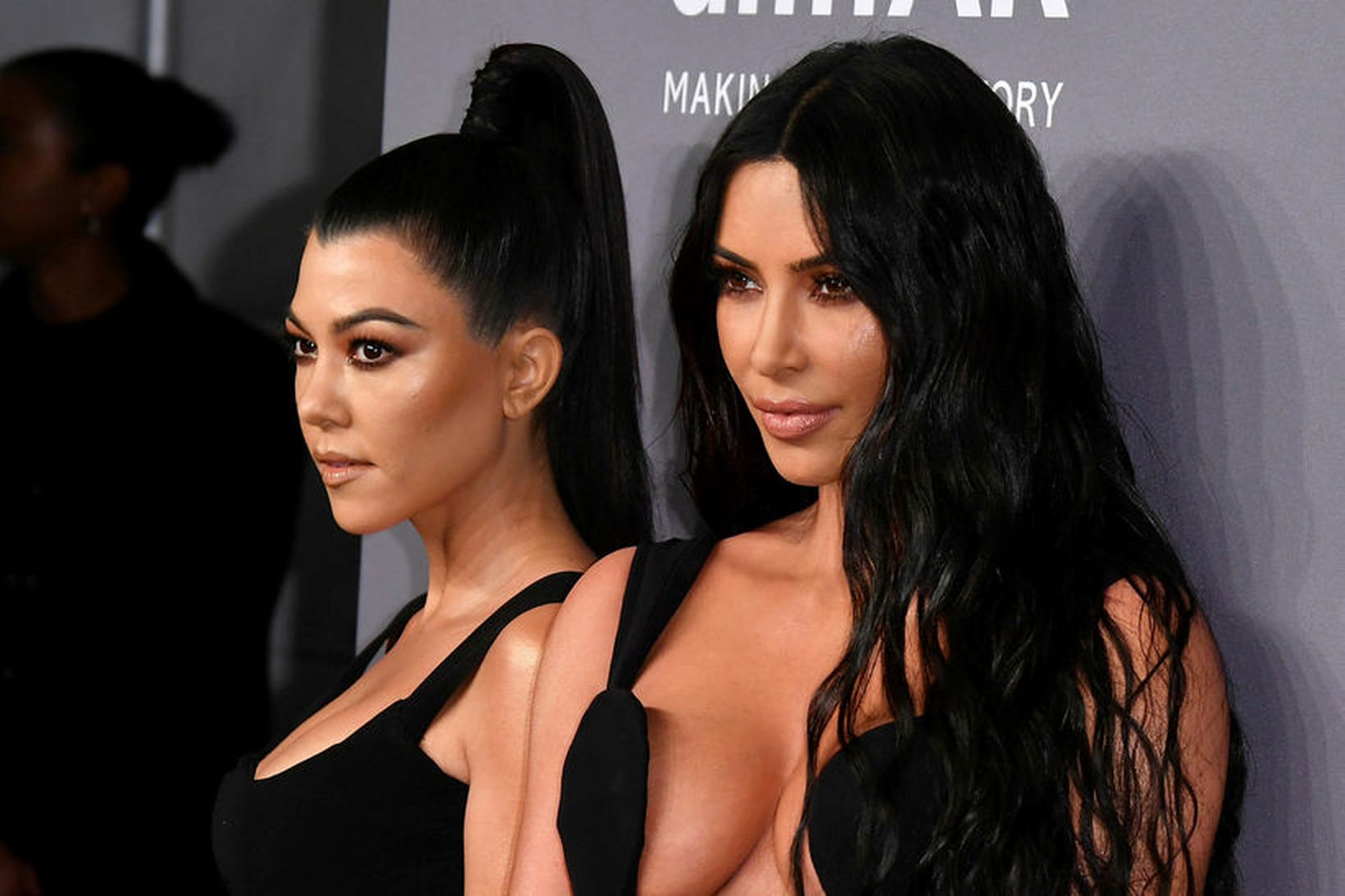 Kardashian-systurnar, Kourtney og Kim, voru í stíl.