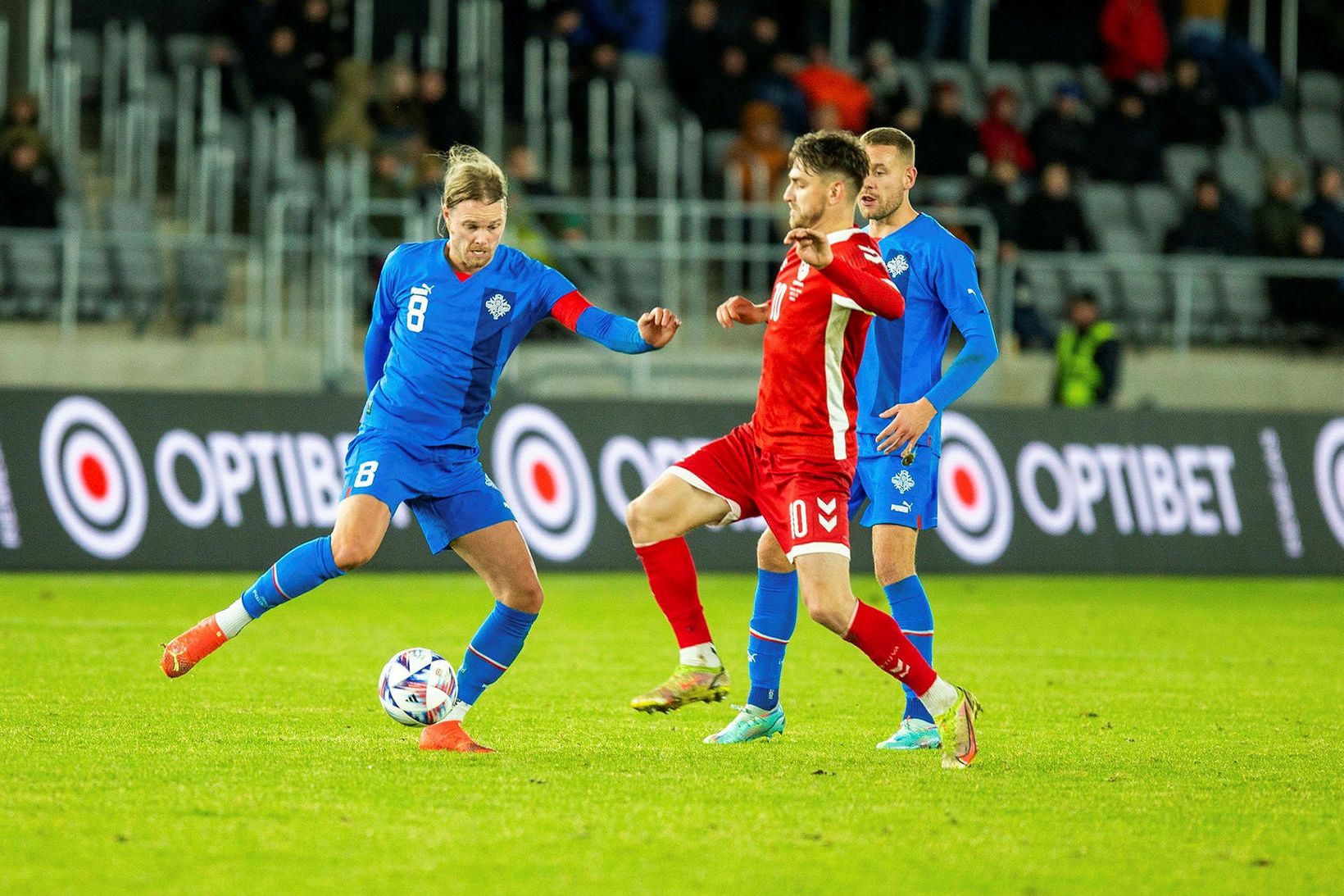 Birkir Bjarnason í leik með íslenska landsliðinu.