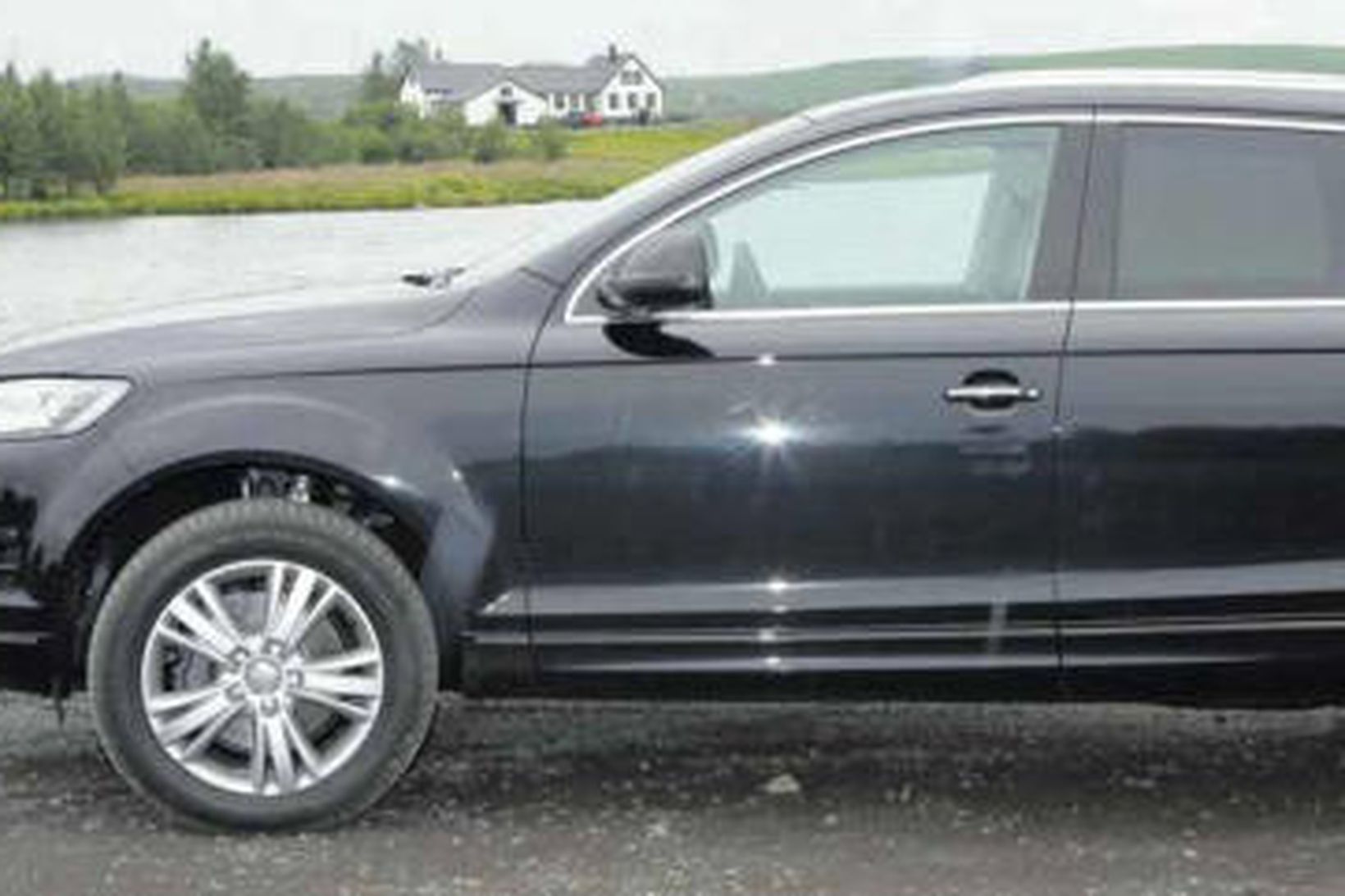 Audi Q7 sver sig í jeppaflóru Volkswagen. Er byggður á …