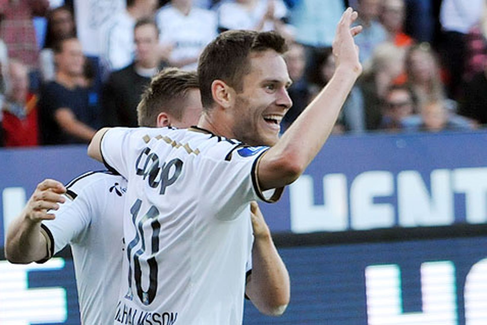 Matthías Vilhjálmsson fagnar marki sínu fyrir Rosenborg.