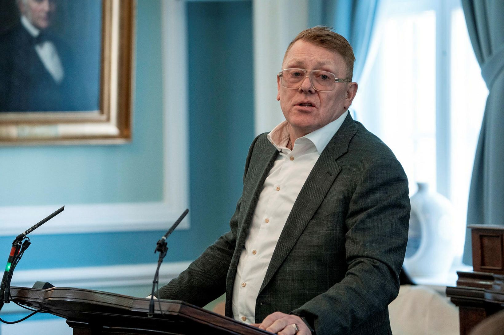 Jón Gnarr hyggst skrópa úr vinnunni