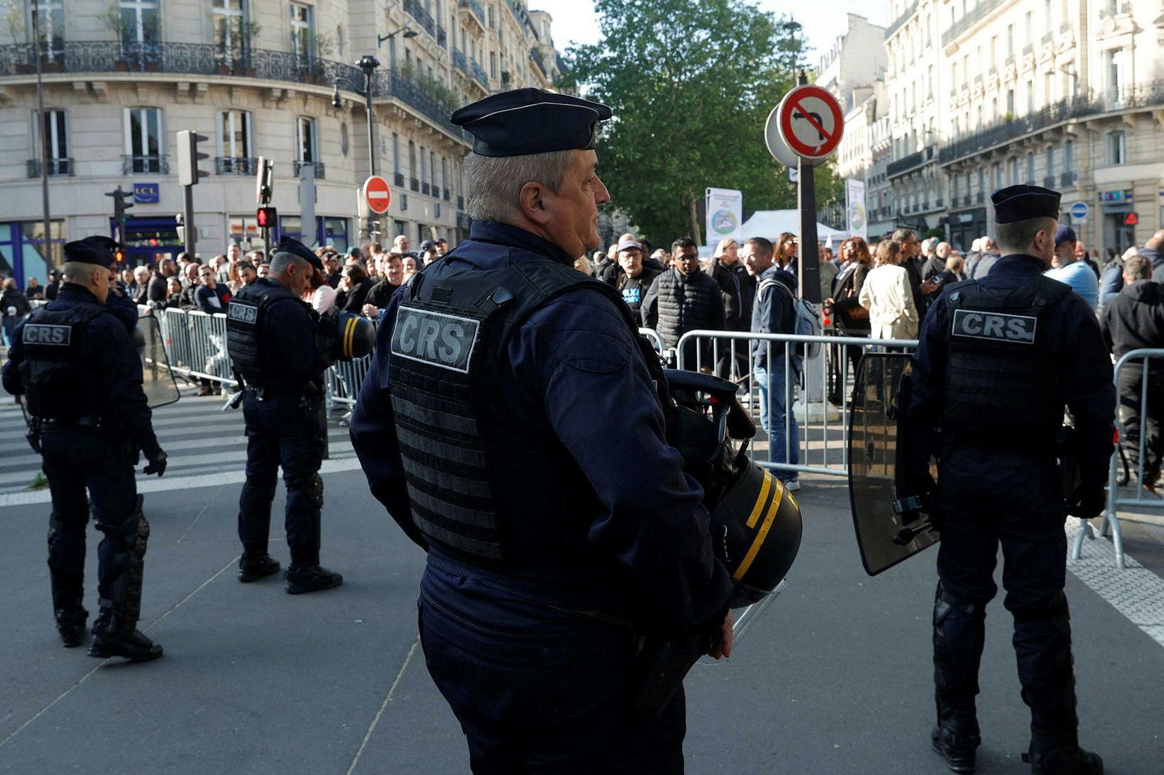 Lögreglumenn að störfum í París.
