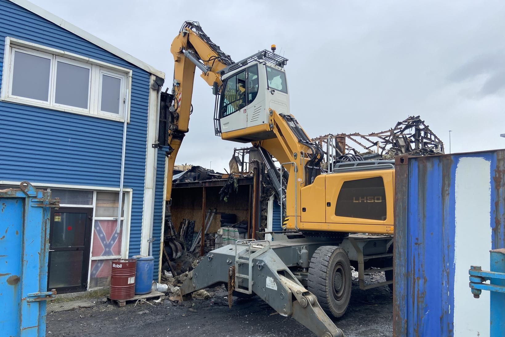 Verktaki er þessa stundina að opna þakið betur inn í …