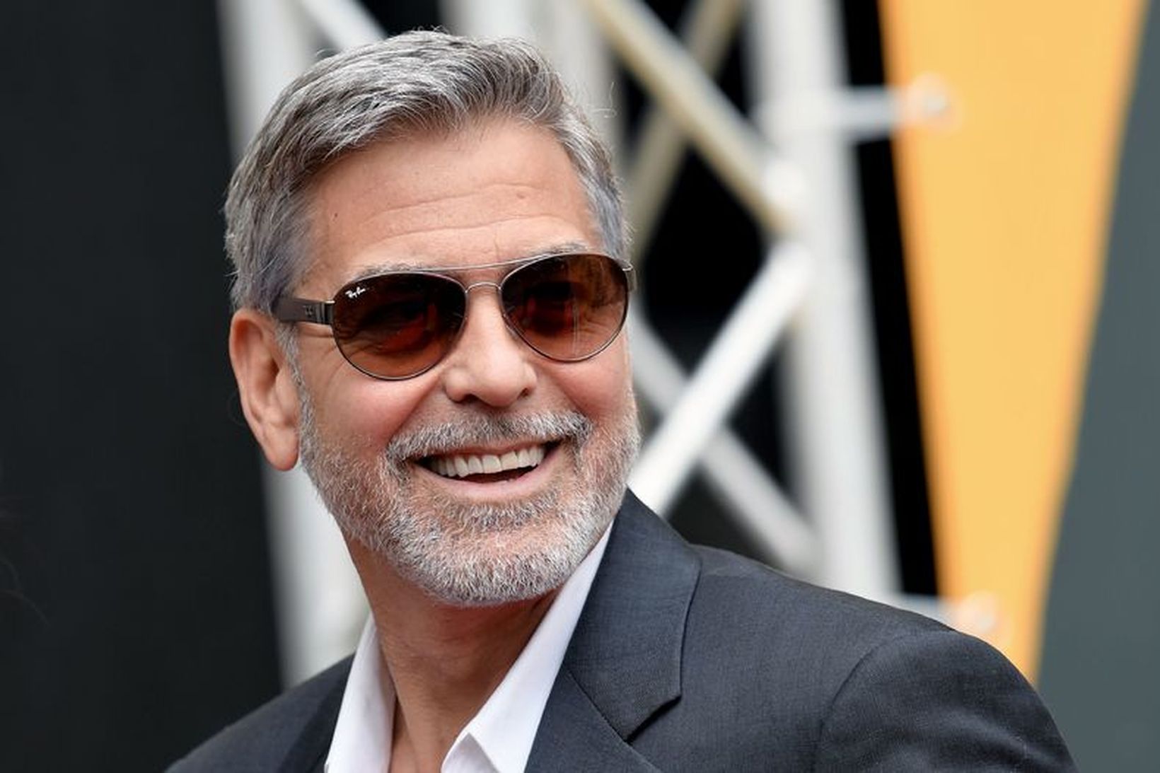 Leikarinn og leikstjórinn George Clooney mun leikstýra mynd sem að …