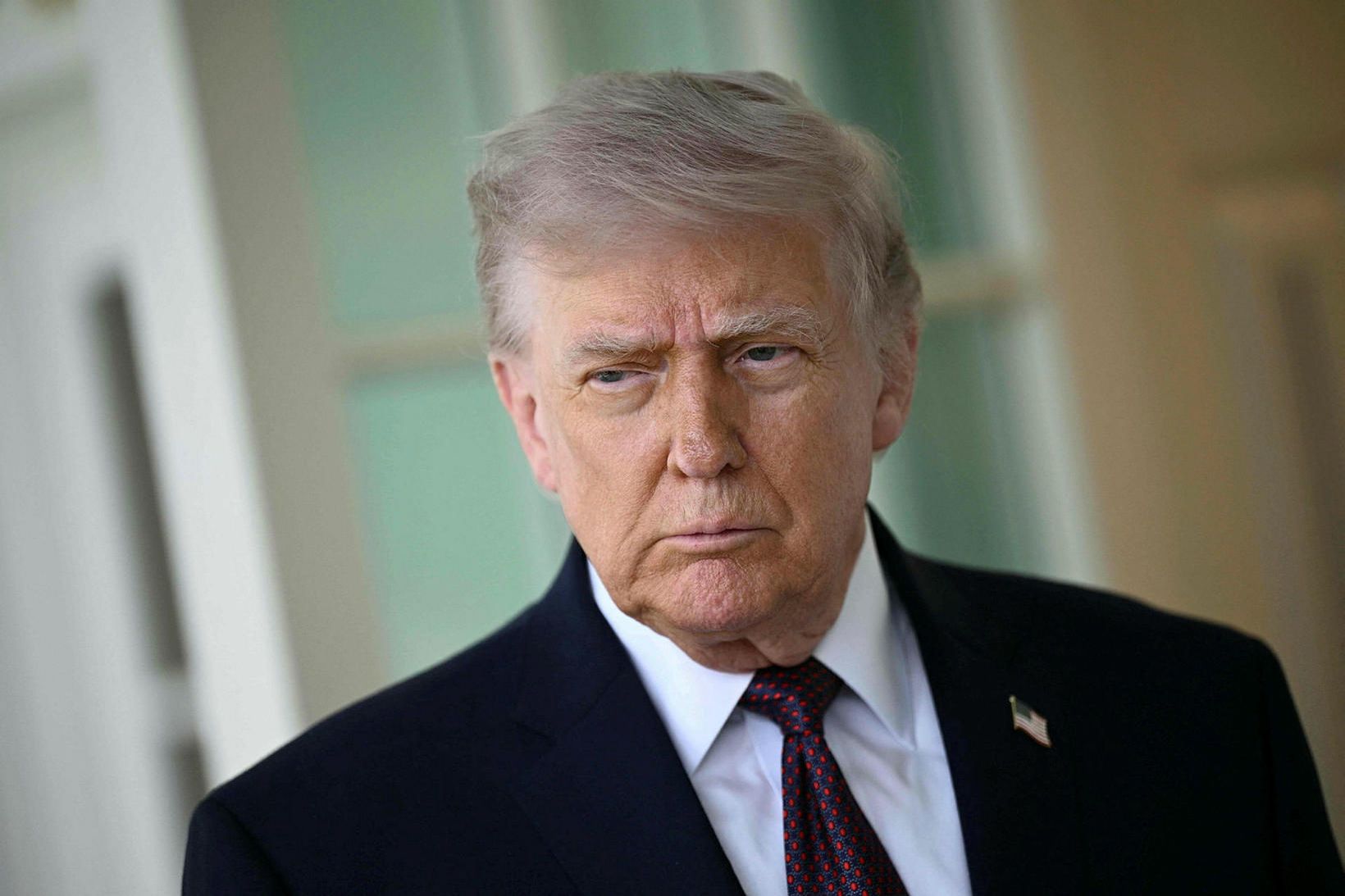 Segir hafnbannið vera að „eyðileggja Íran“