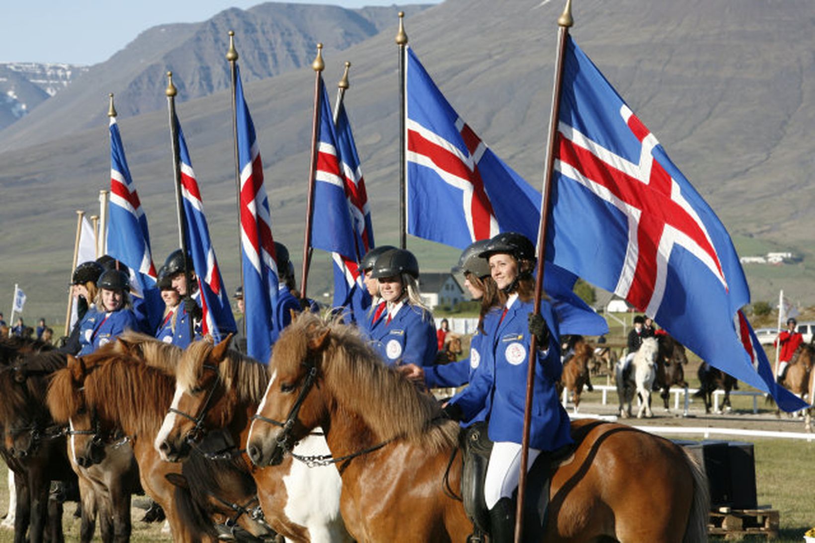 Hestar og gestir voru heppnir með veðrið á Landsmóti hestamanna …