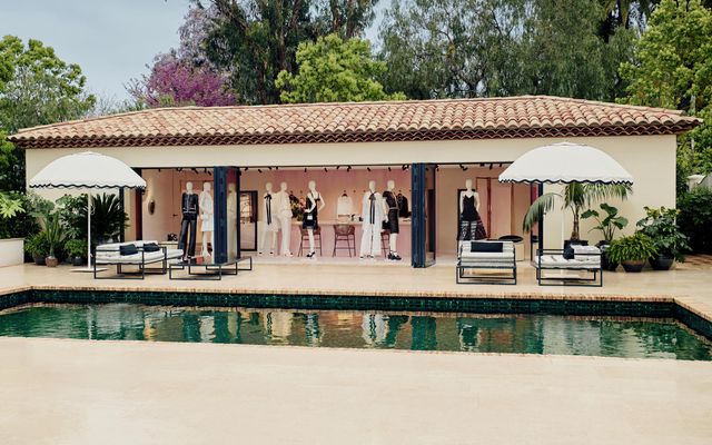 Glæsiverslun Chanel í Saint Tropez verður aðeins opin í sumar.