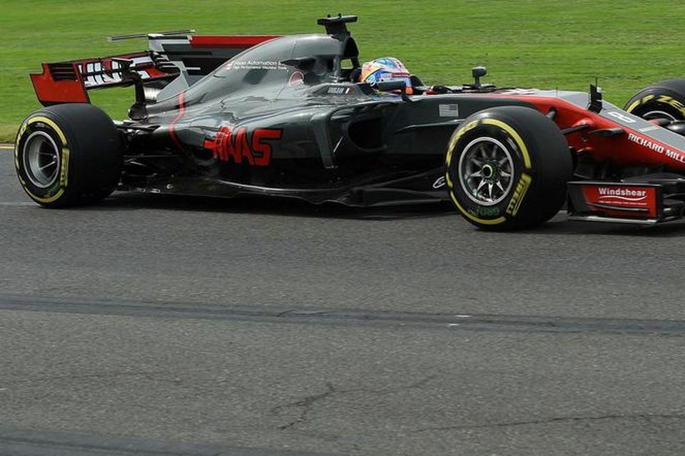 Romain Grosjean á Haas-bílnum í Melbourne í morgun.