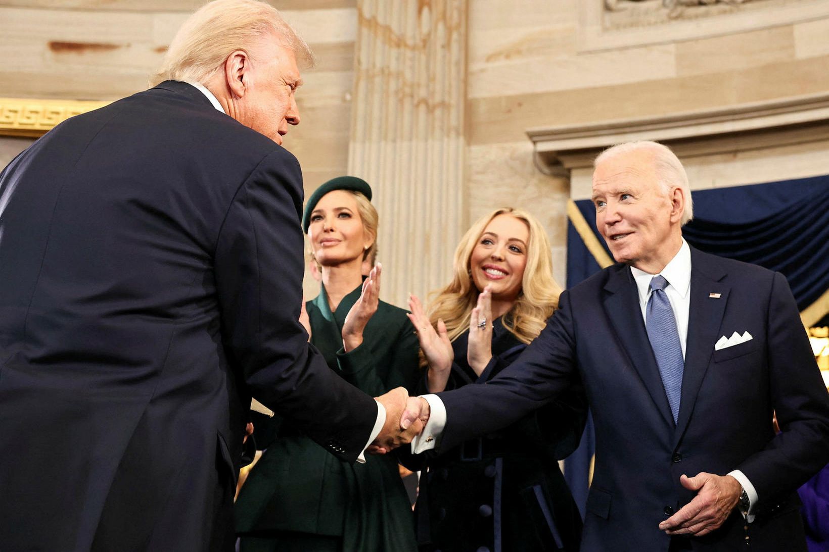 Fyrir fjórum árum skrifaði Trump bréf til Bidens þegar Biden …