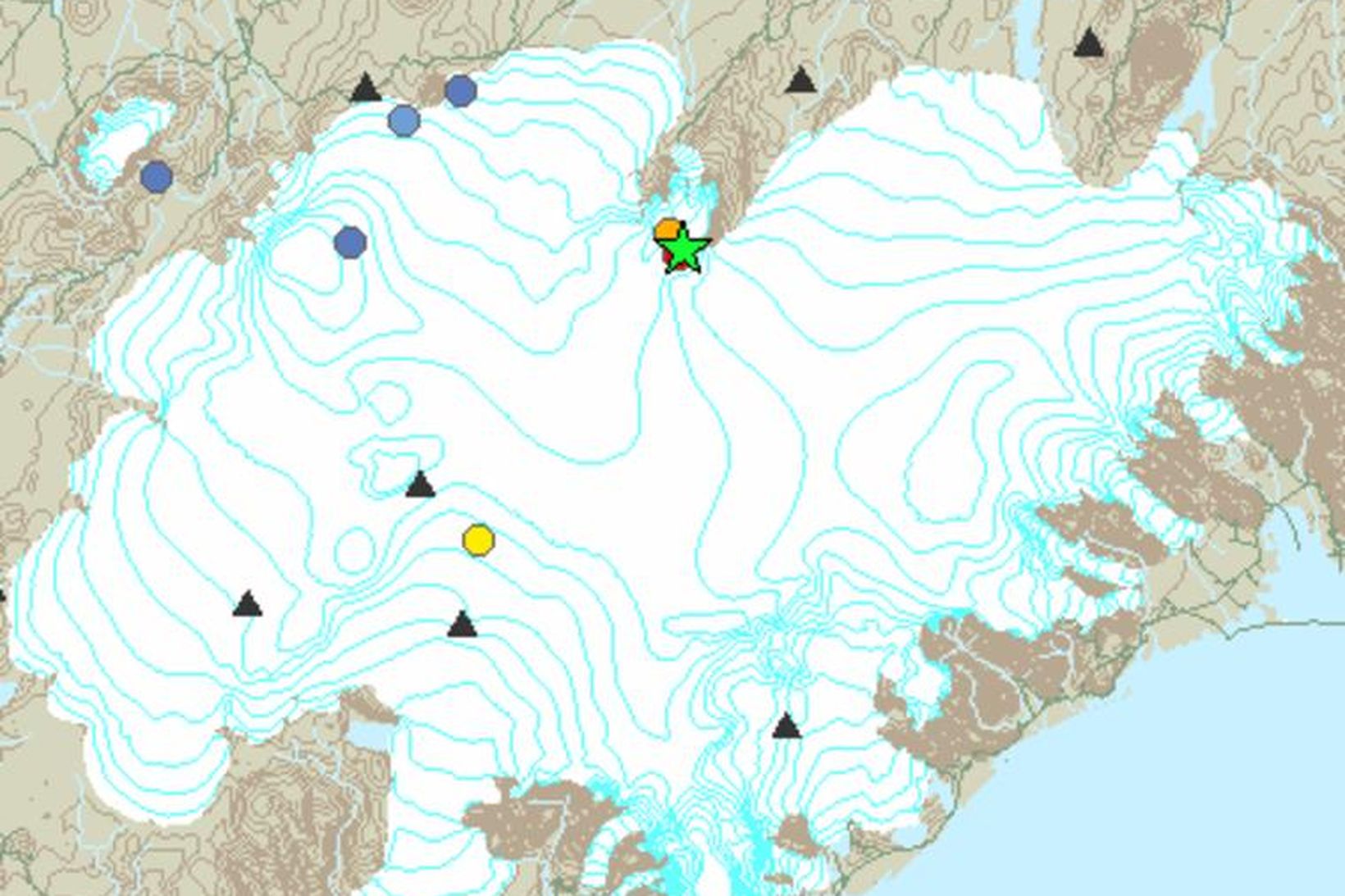 Skjálftinn er merktur með grænni stjörnu.