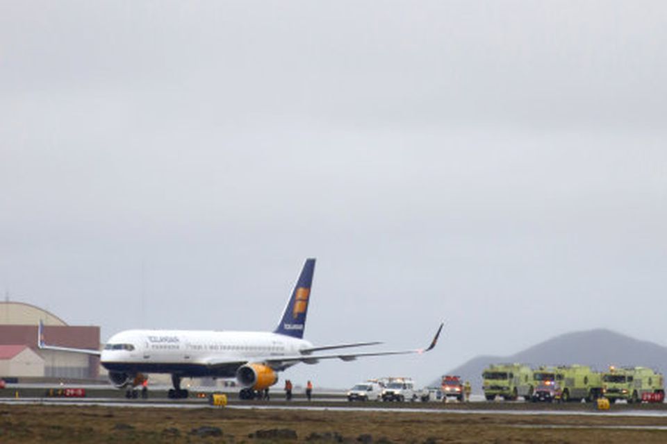 Vél Icelandair lenti heilu og höldnu á Keflavík um 21 leytið í kvöld. Þyrla Landhelgisgæslunnar …