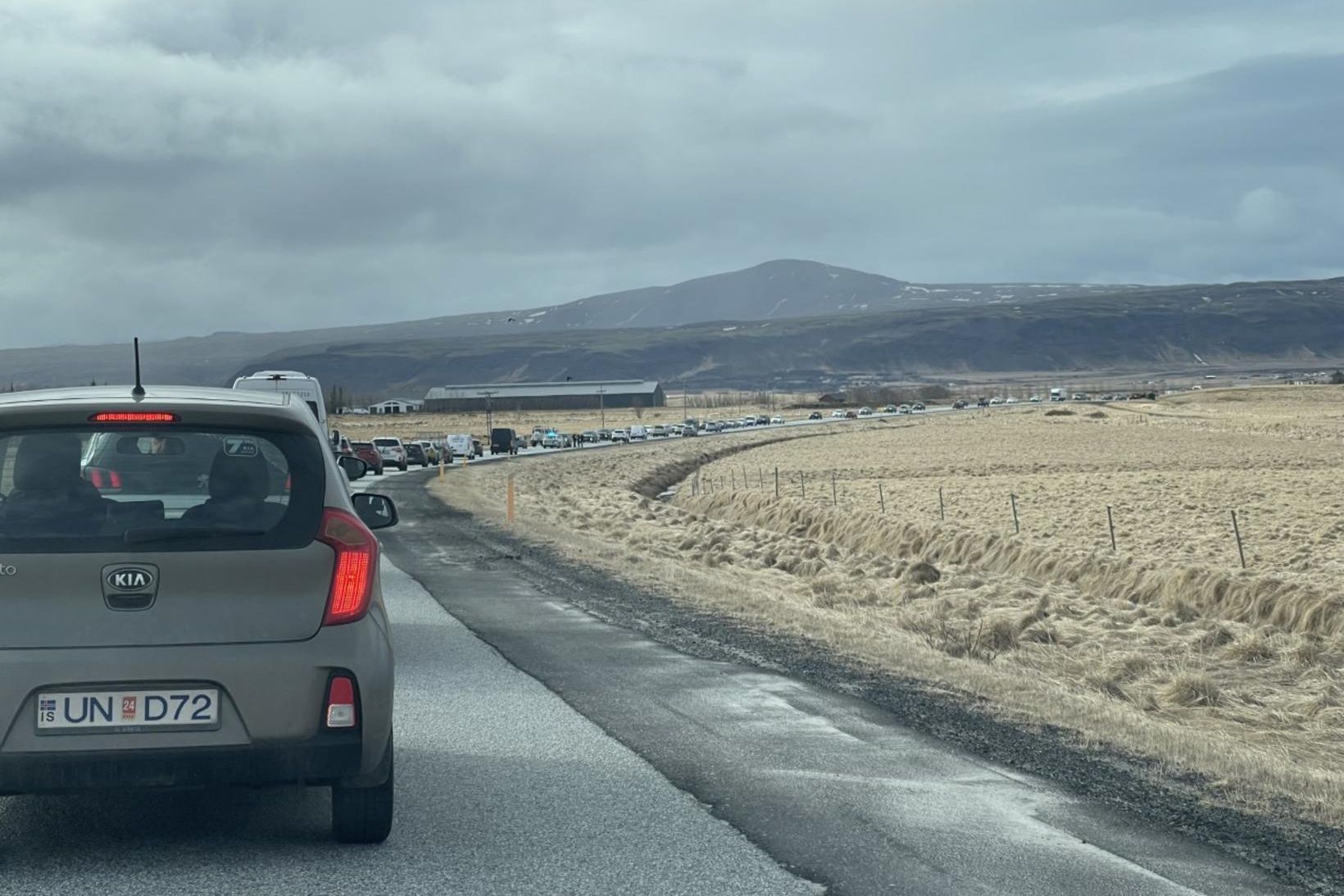 Miklar tafir hafa orðið á umferð á Suðurlandsvegi vegna áreksturs.