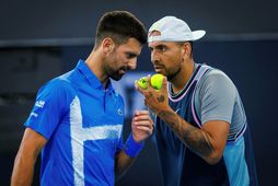 Serbinn Novak Djokovic og ástralski Nick Kyrgios í leiknum í dag.