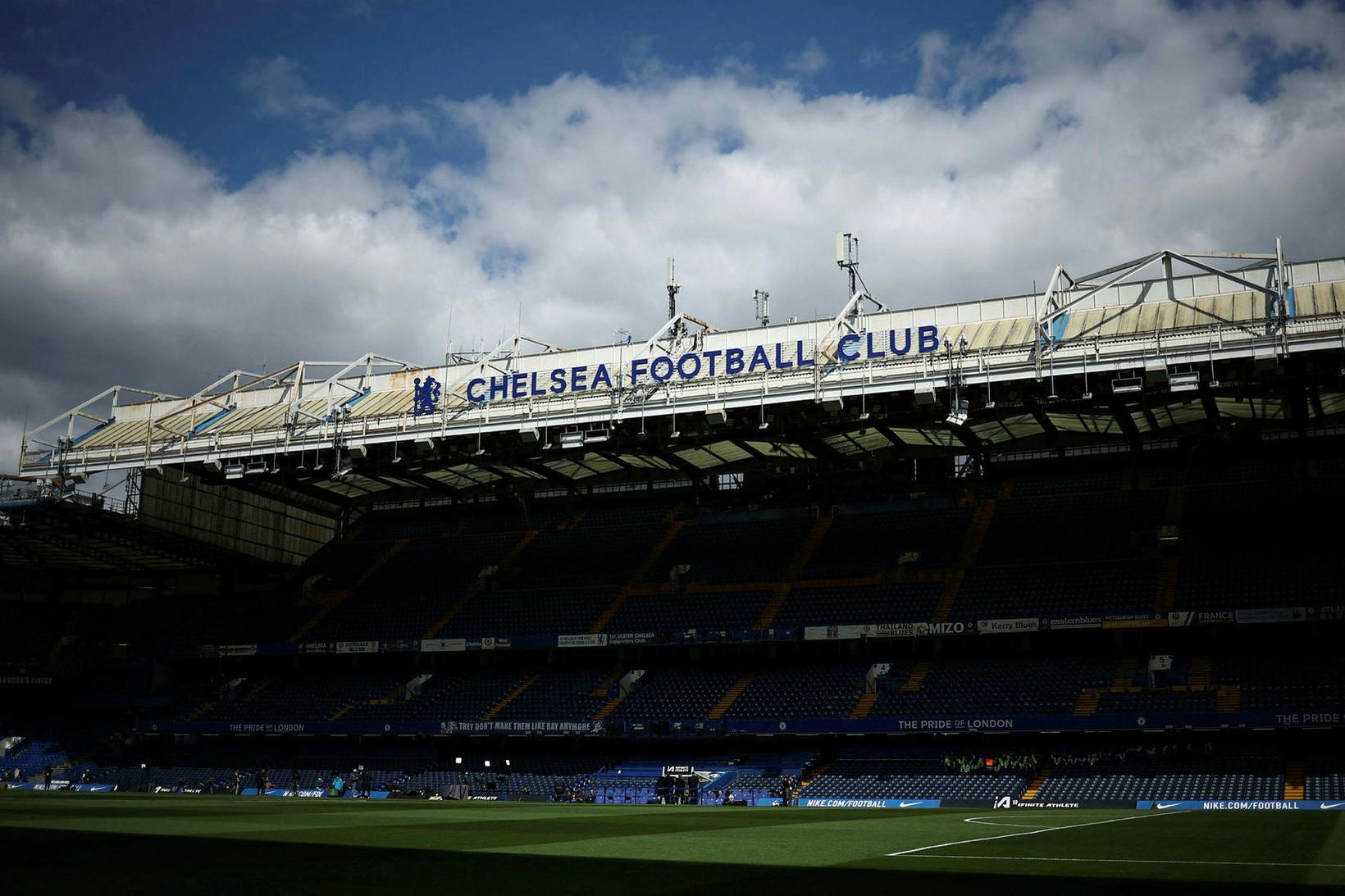 Stamford Bridge tekur rúmlega 40.000 manns í sæti.