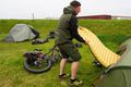 Pakka Þýskir ferðamenn voru vaktir um miðja nótt á tjaldsvæðinu í Grindavík vegna eldgossins. Þeir náðu í föggur sínar í gær og fljúga utan í dag.
