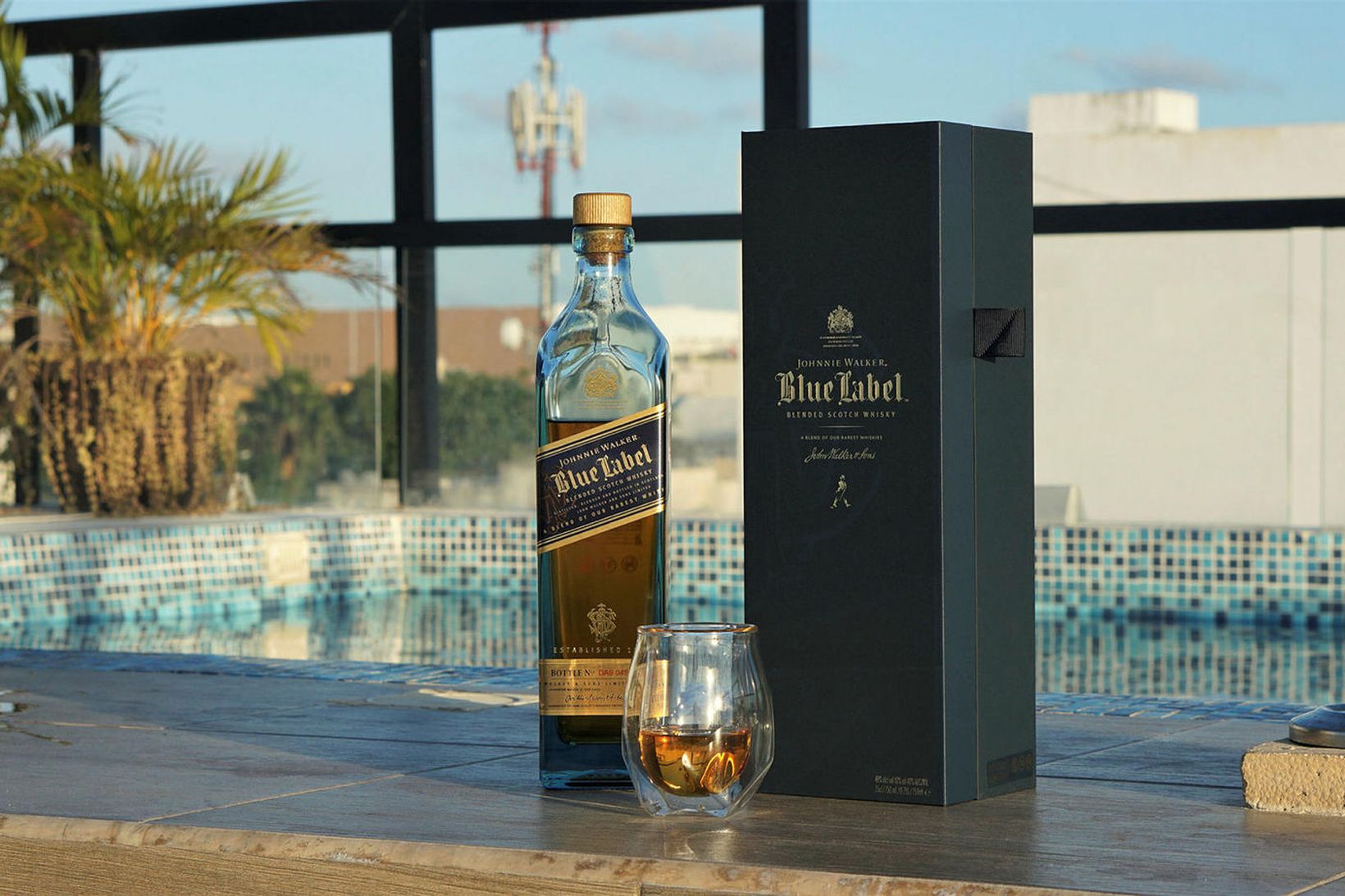 Að lýsa kostum Blue Label frá Johnny Walker snýst um …