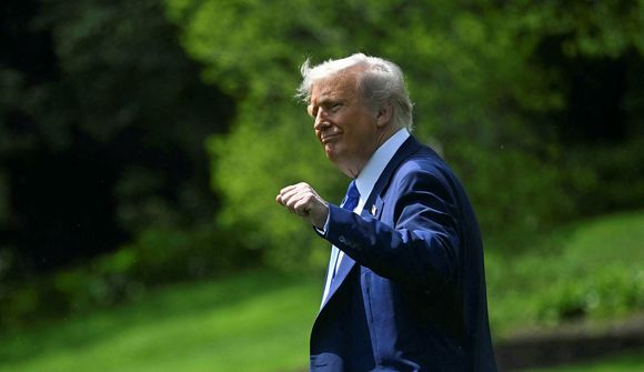 Trump íhugar að vera viðstaddur fundinn
