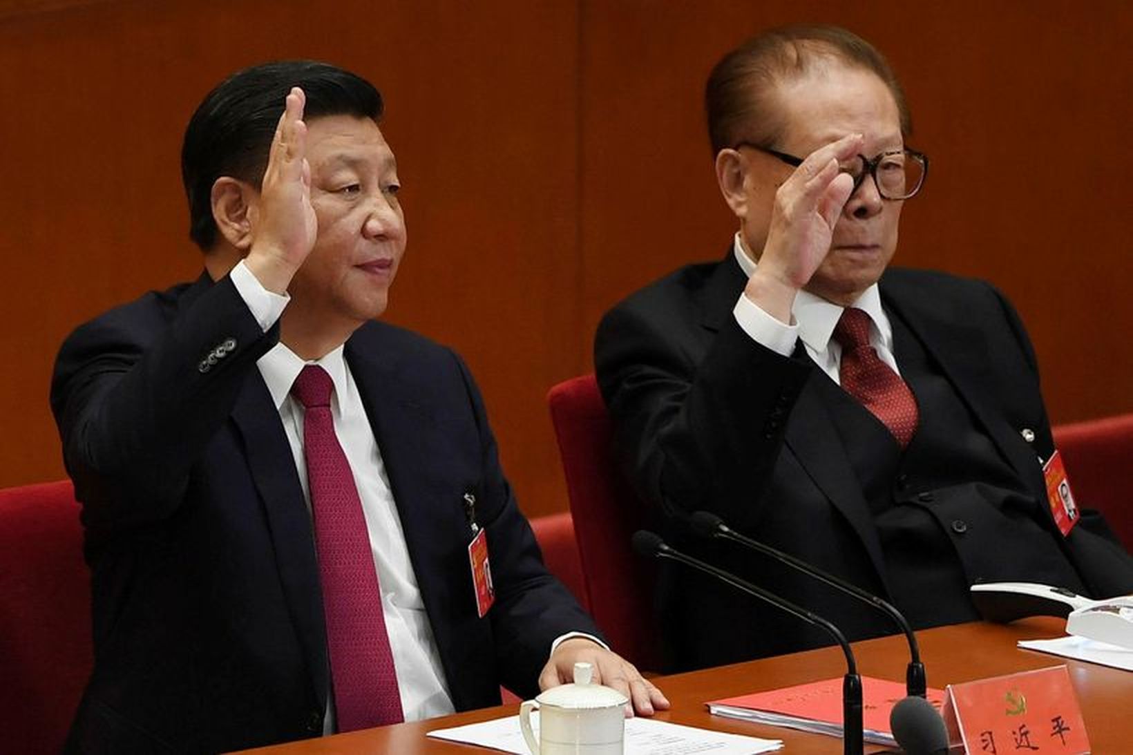 Xi Jinping og Jiang Zemin.