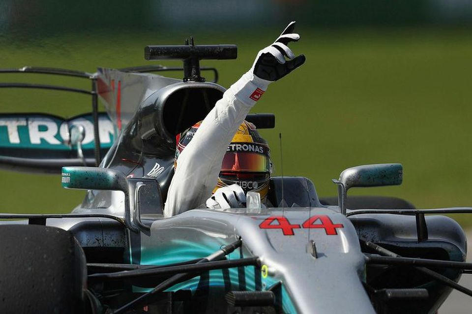 Lewis Hamilton fagnar sigri í Montreal.