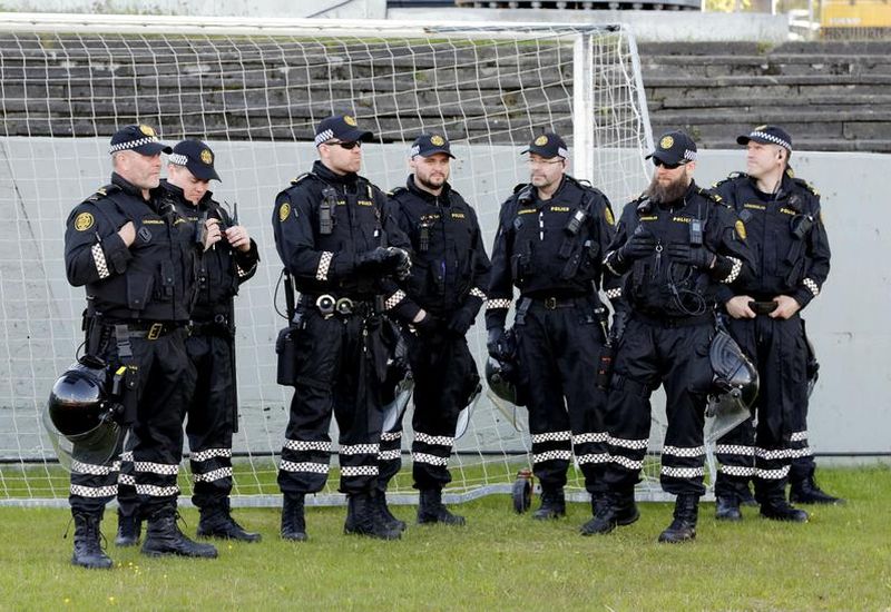Armed police officers were present at the Iceland vs. Croatia football match on Sunday and the Color Run on Saturday.