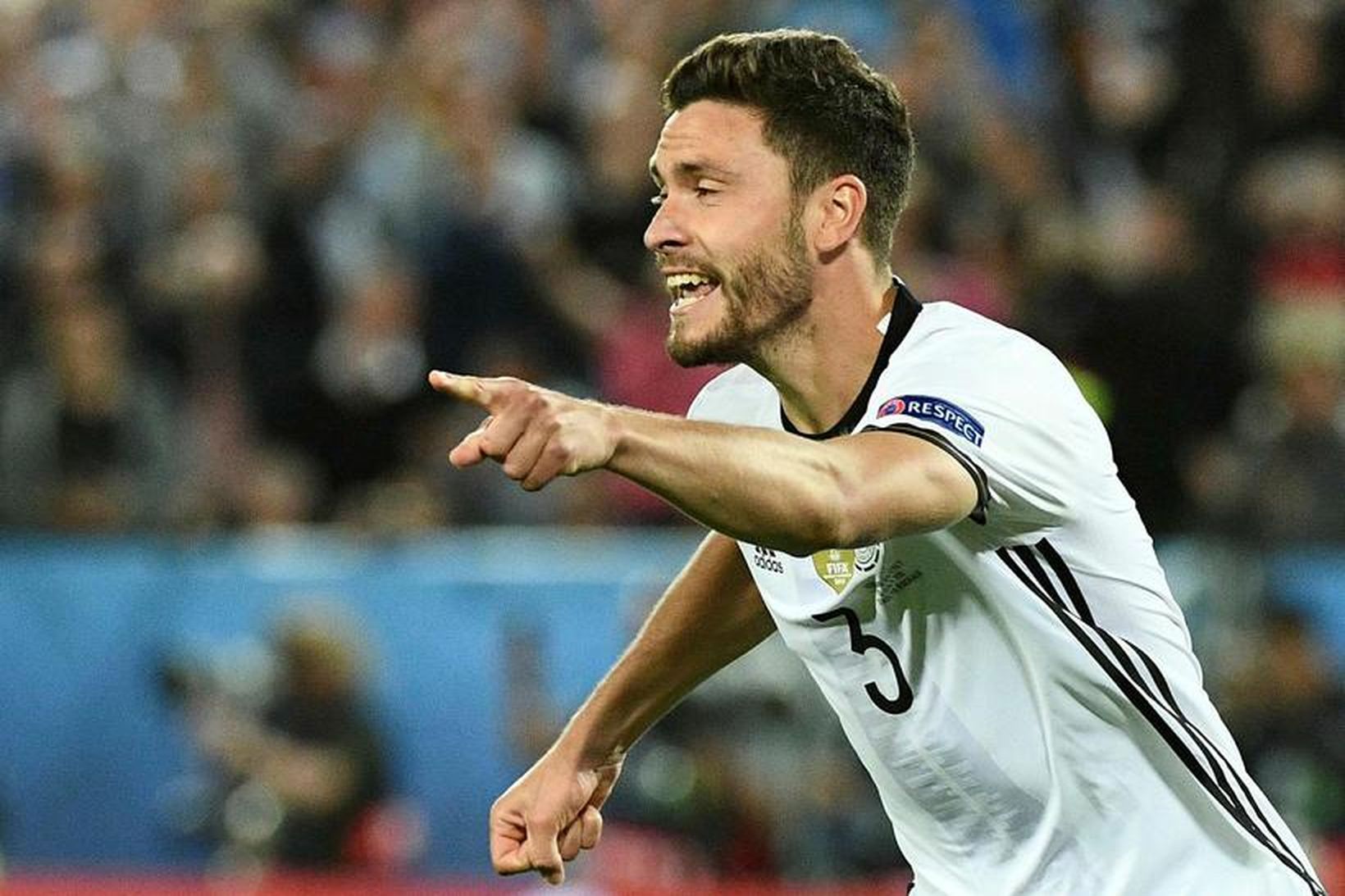 Jonas Hector fagnar marki sínu.