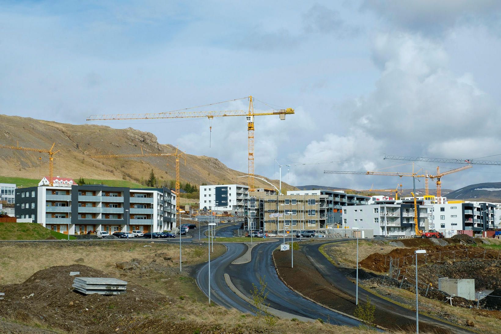 Vegurinn verður breikkaður gegnum osfellsbæ.