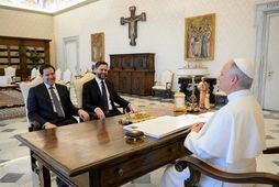 Leó páfi með JD Vance varaforseta Bandaríkjanna og Marco Rubio utanríkisráðherra í Vatíkaninu í dag.