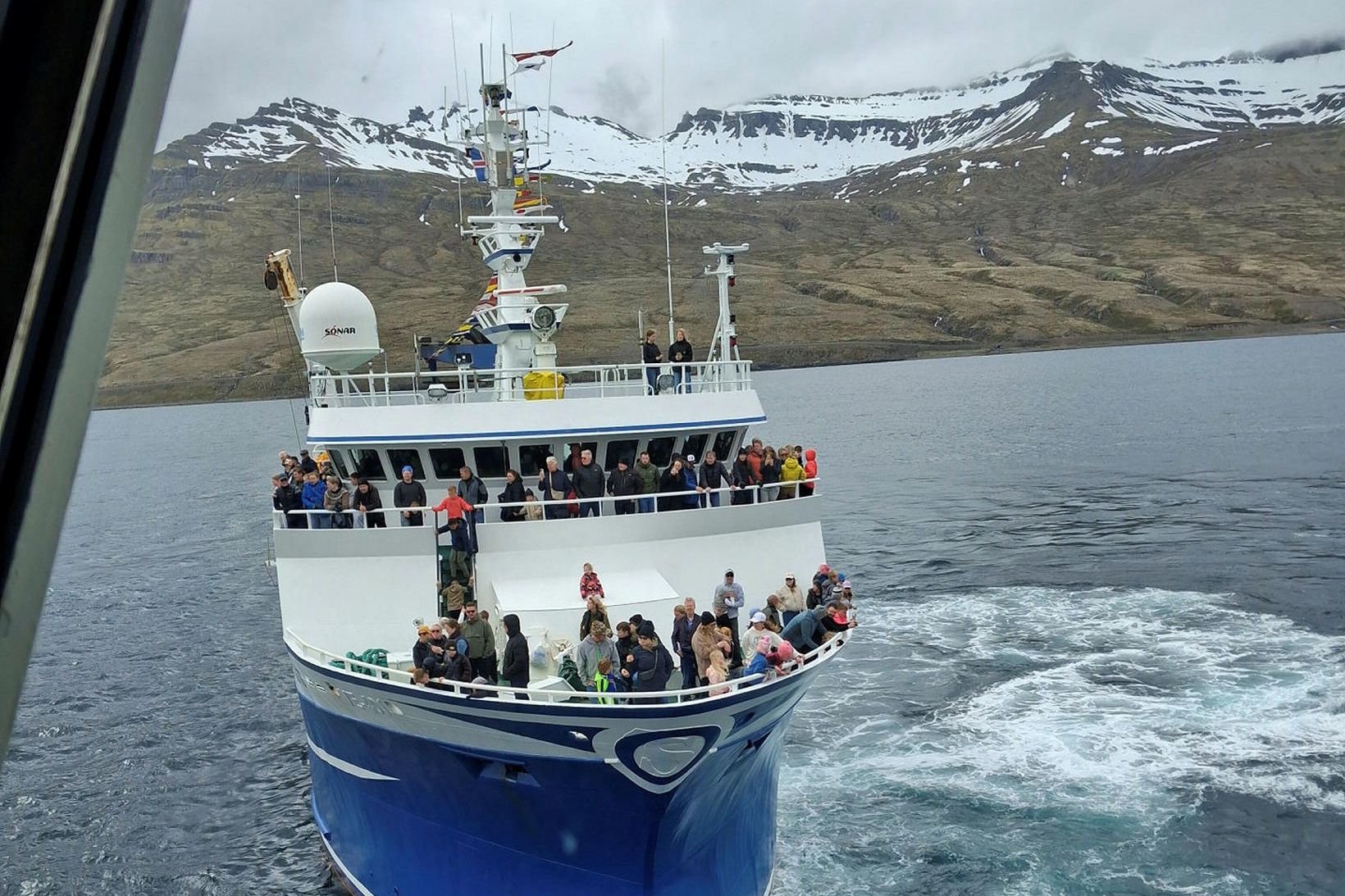 Fjölmenni í siglingu á Fáskrúðsfirði