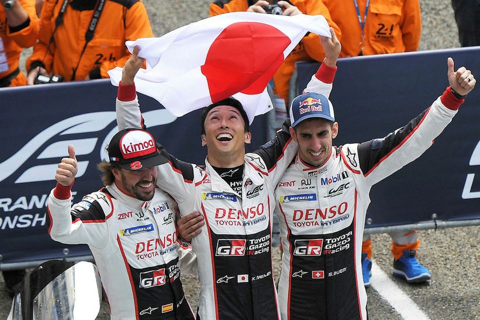 Sigursveit Toyota í Le Mans (f.v.) Fernando Alonso, Kazuki Nakajima og Sebastien Buemi.
