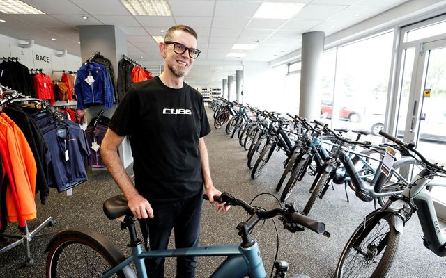 Matthew Kanaly, starfsmaður hjá reiðhjólaversluninni TRI, elskar að búa á Íslandi og elskar íslenska lífstílinn.