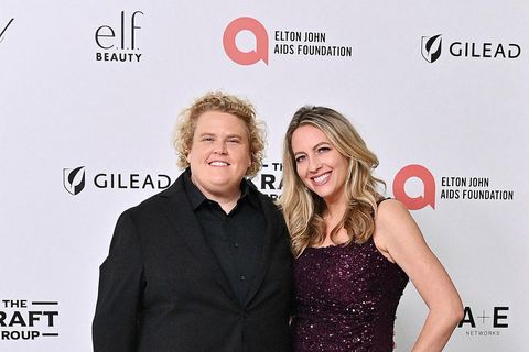 Fortune Feimster mætti ásamt eiginkonu sinni, Jacquelyn „Jax“ Smith, í árlegt Óskarsverðlaunapartí Elton John í …