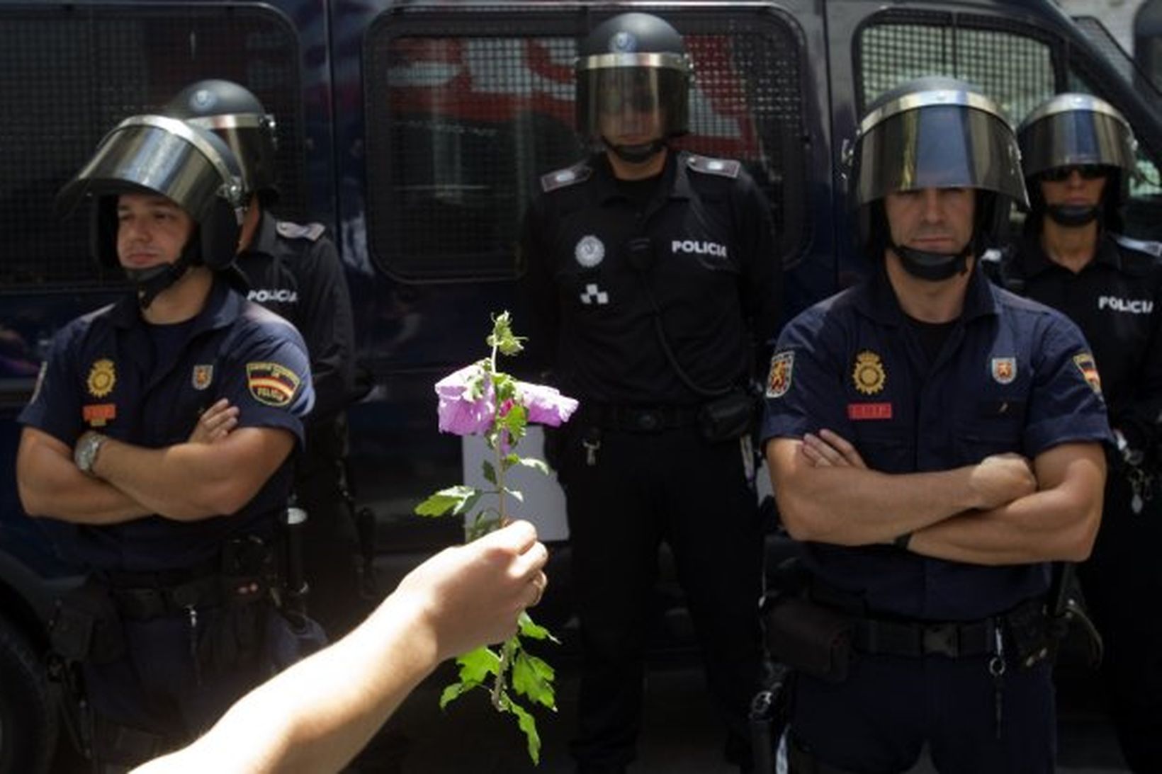 Óeirðalögregla á Puerta del Sol torginu í miðborg Madridar.