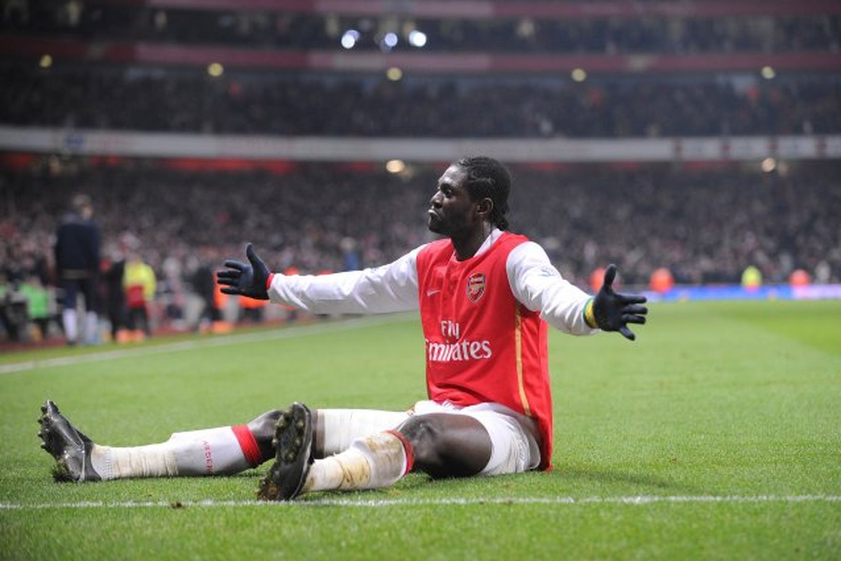 Emmanuel Adebayor fagnar marki sínu gegn Blackburn í kvöld.