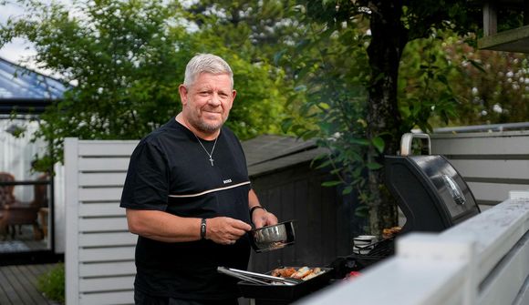 Magnús Örn fer á kostum við grillið