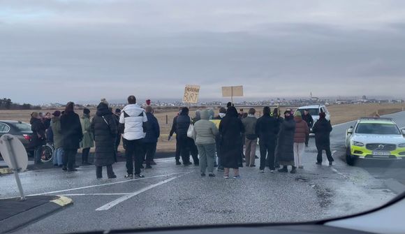 Myndskeið: Mótmælt við Bessastaði