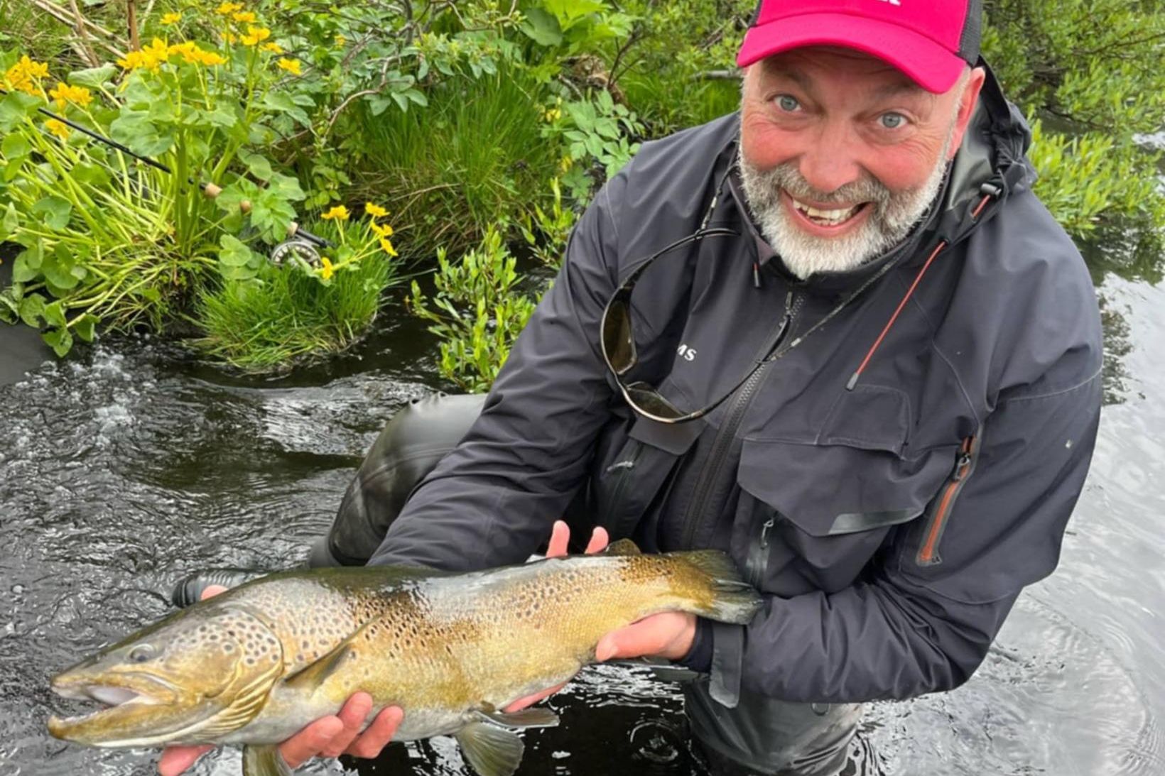 Árni Friðleifsson með glæsilegt eintak af urriða úr Mývatnssveitinni í …