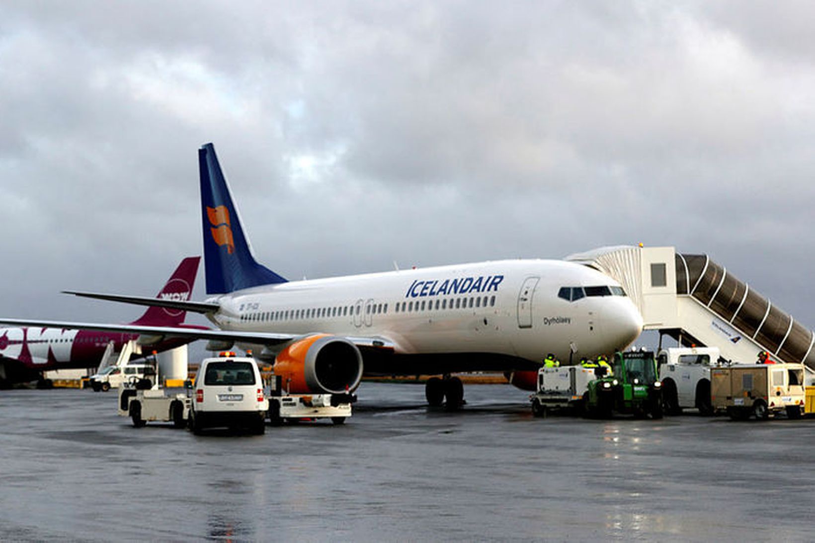 Flogið er með Icelandair.