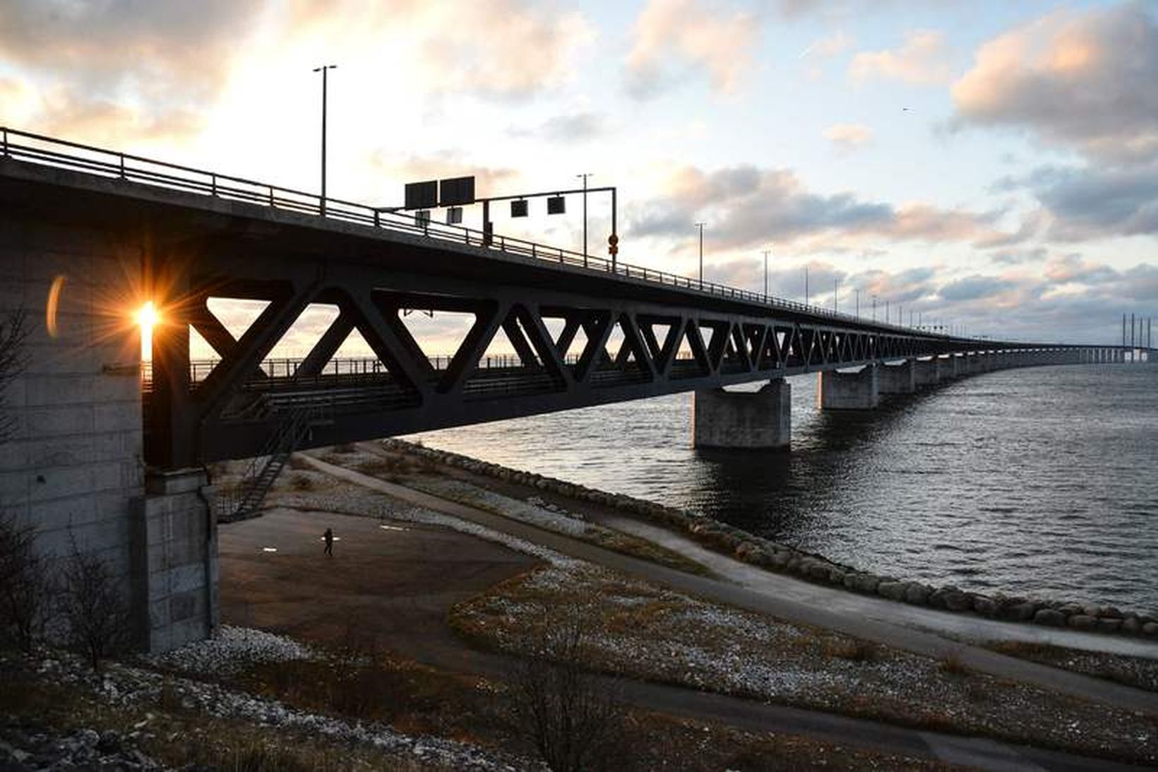 Danir munu leggja landamæraeftirlit á Eyrarsundsbrúnni milli Danmerkur og Svíþjóðar …