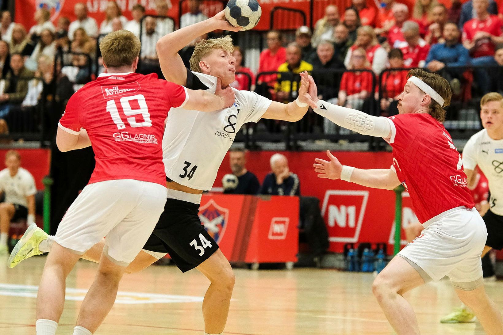 Valur - FH, staðan er 13:9