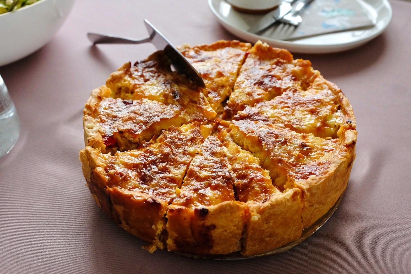 Quiche Lorraine er fullkomin til að njóta í tilefni dagsins, …