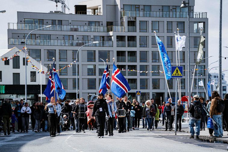 Population of Iceland grows by 520
