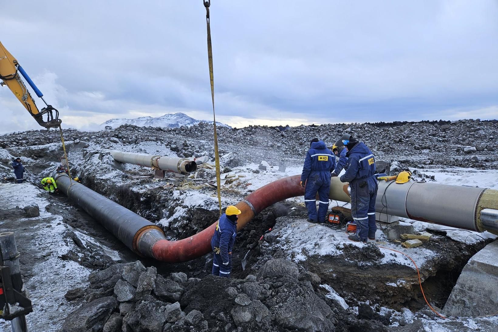 Vatn er komið aftur á Njarðvíkuræðina.