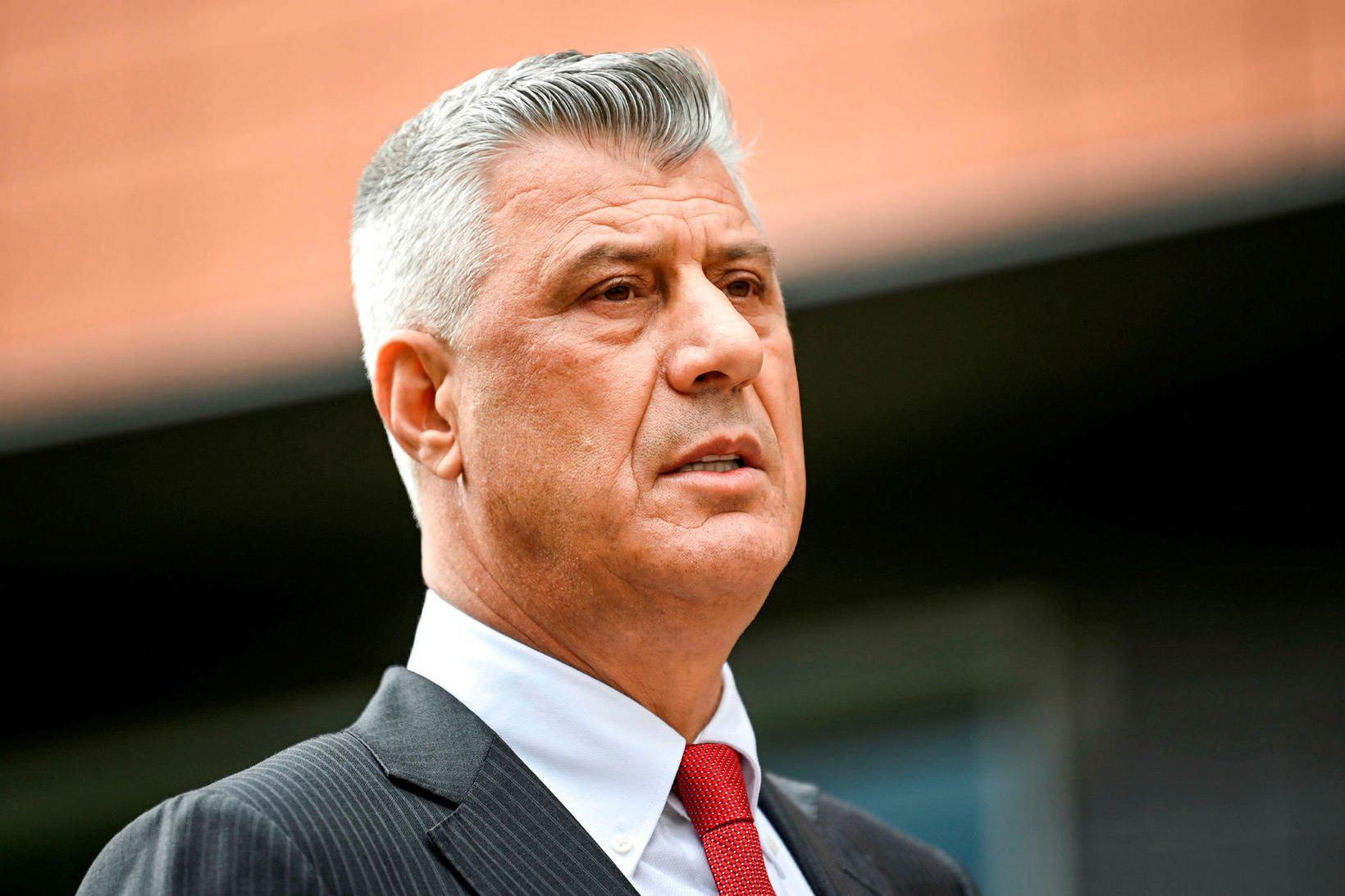 Hashim Thaci á blaðamannafundi í dag eftir afsögnina.