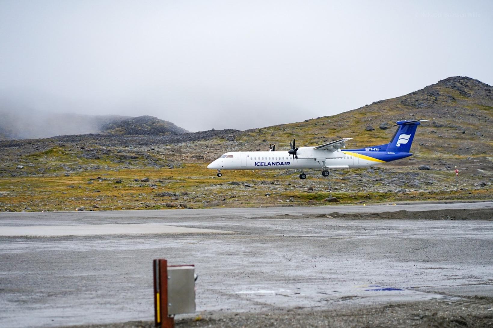 Flugvél Icelandair lenti í Kulusuk í gær.