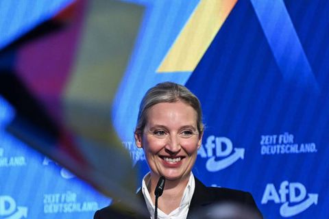 Alice Weidel, kanslaraefni AfD, brosti út að eyrum þegar niðurstöður kosninganna í Þýskalandi lágu fyrir.